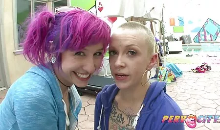 Cô gái tóc đỏ cố gắng hút những đám phim sec thu ngua đông.